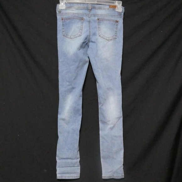 ALMOST FAMOUS Skinny size 5 destroyed / distressed / damaged denim - Picture 2 of 15